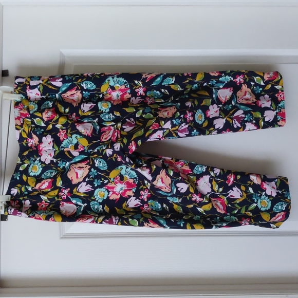 Capris - Picture 2 of 4